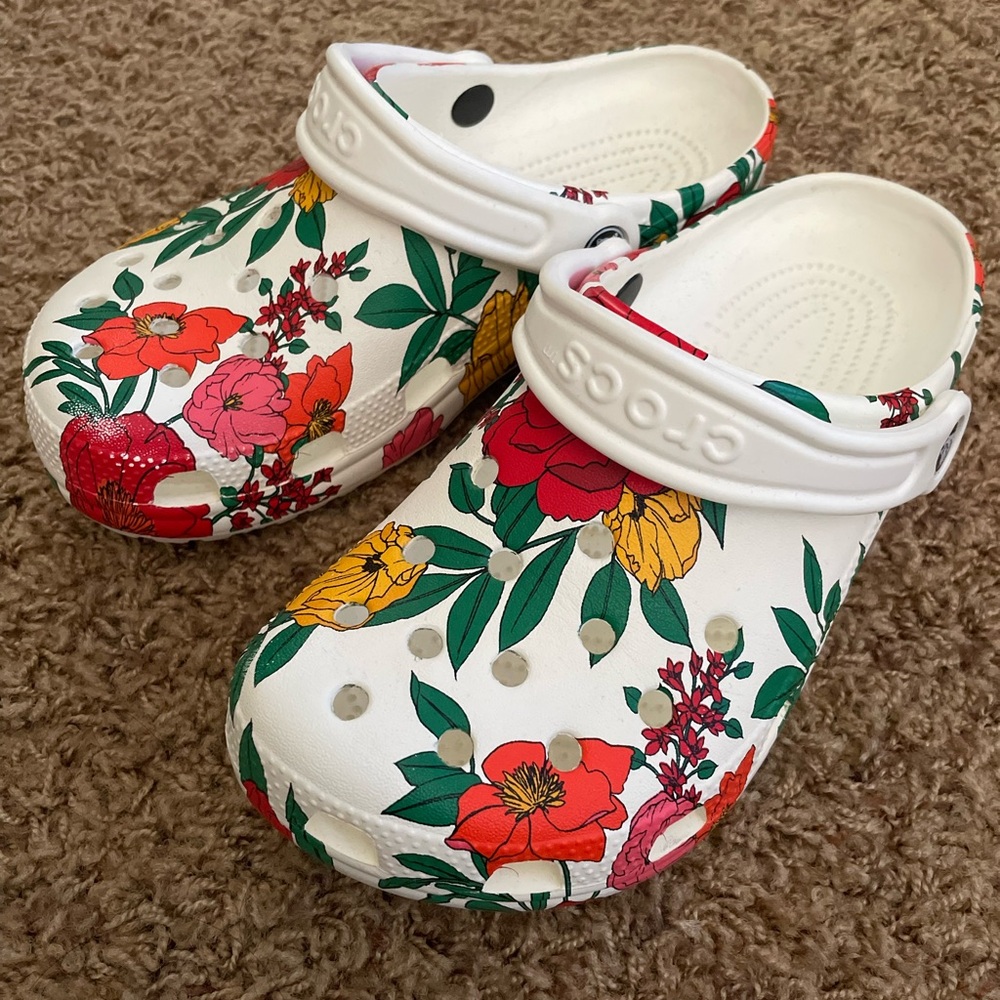 Crocs The Classic Printed Floral Clogs Like New Size 7